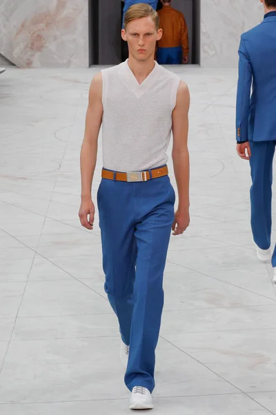 Look 14
